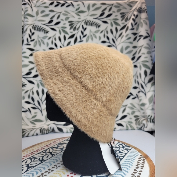 Saks Fifth AvenueFuzzy Bucket Hat one‎ size - Picture 3 of 9